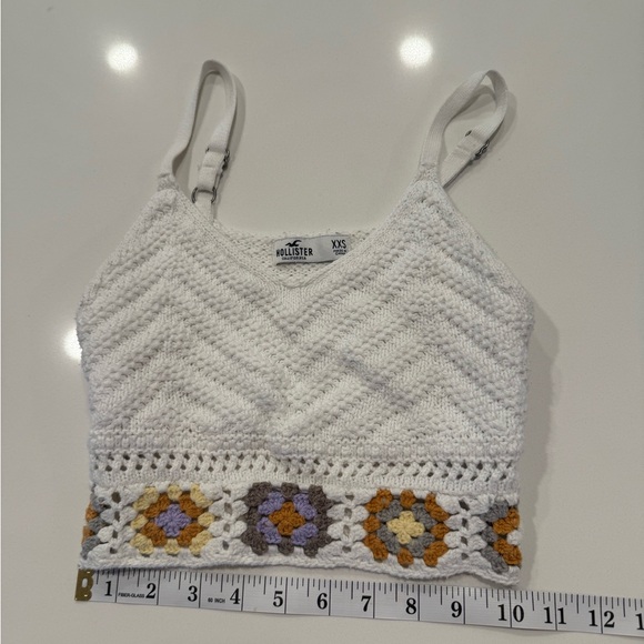Hollister White Crochet Crop Top with Multicolor Floral Accents - Picture 4 of 7